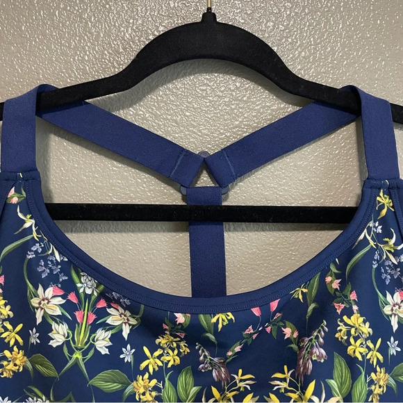 ASOS 4505 Mid Impact Floral Sports Bra - Picture 6 of 11